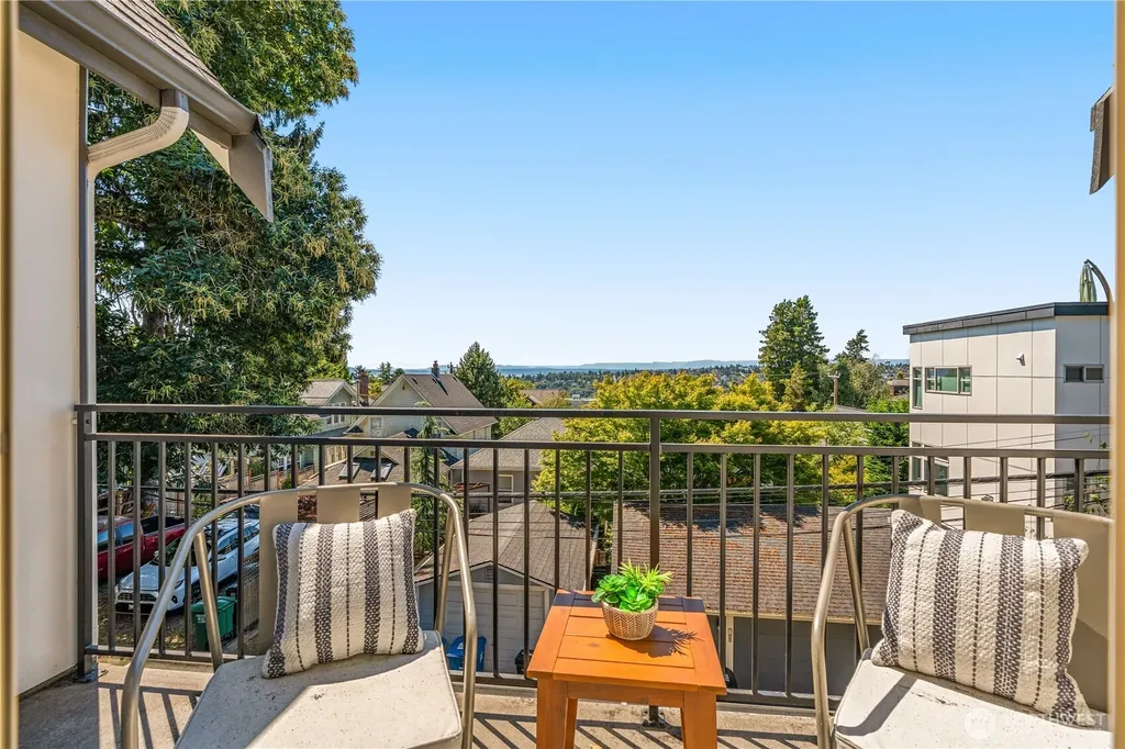 1917 8th Avenue W Seattle WA 98119