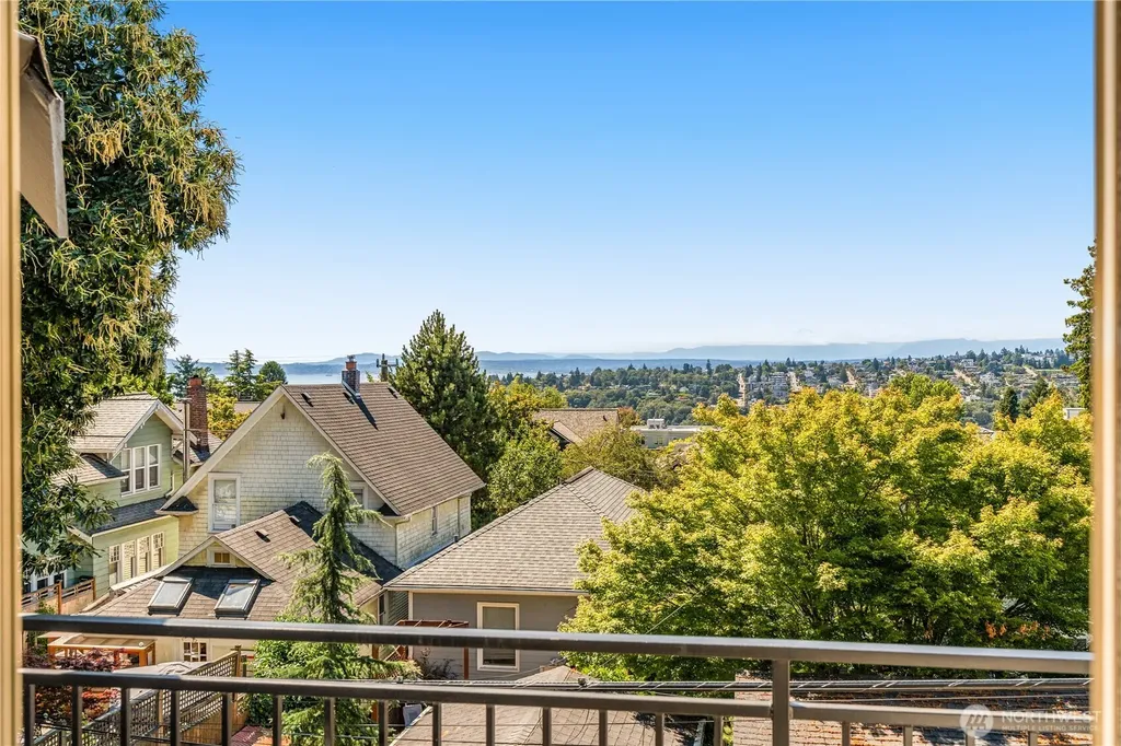 1917 8th Avenue W Seattle WA 98119