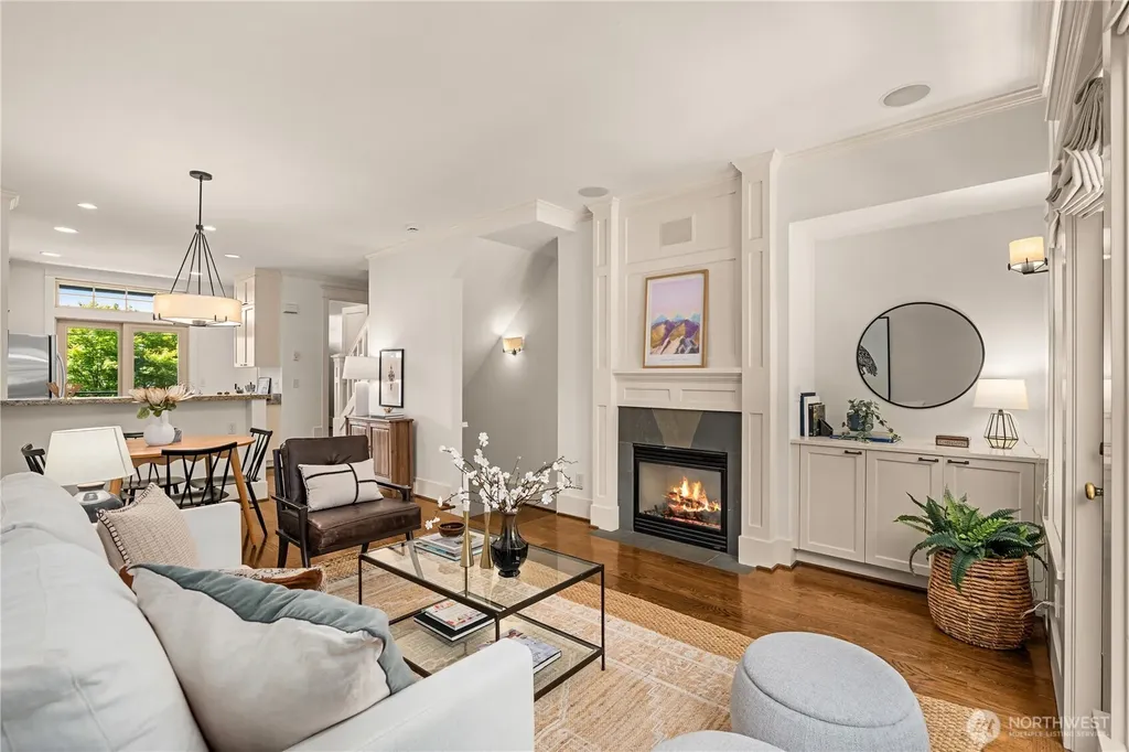 1917 8th Avenue W Seattle WA 98119