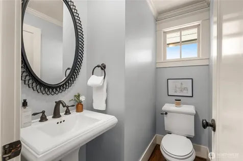 1917 8th Avenue W Seattle WA 98119