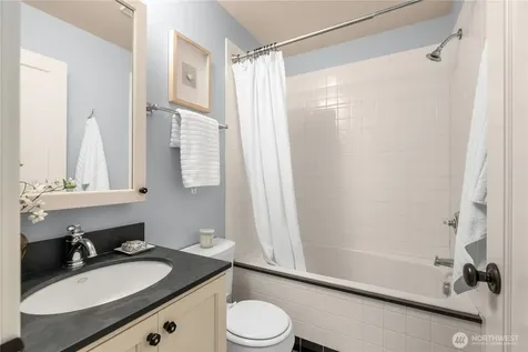 1917 8th Avenue W Seattle WA 98119