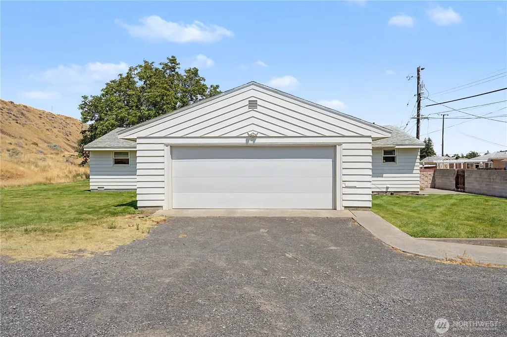 420 11th Street SW Ephrata WA 98823