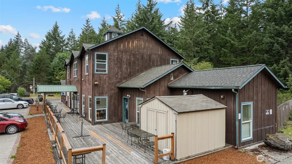 591 E Pickering Road Shelton WA 98584