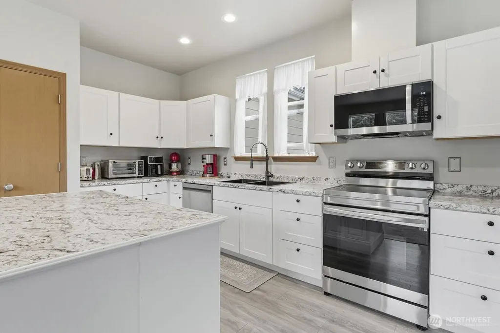 36 Daring Lane Aberdeen WA 98520