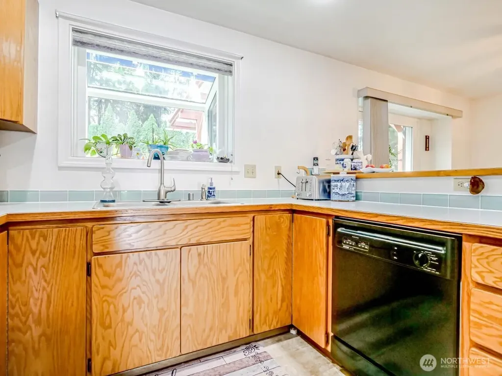 1608 Puget Drive Everett WA 98203