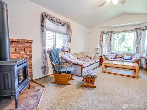1608 Puget Drive Everett WA 98203