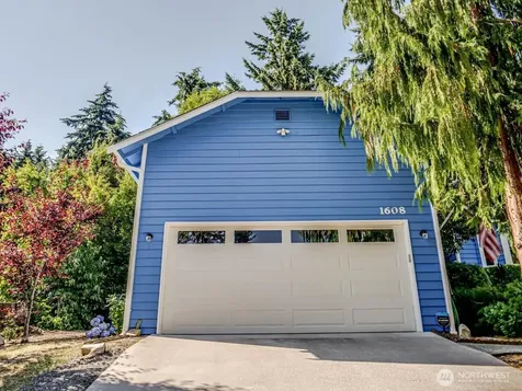 1608 Puget Drive Everett WA 98203