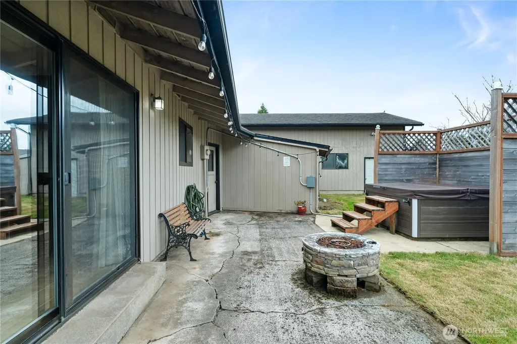 2 Tweed Place Cosmopolis WA 98537