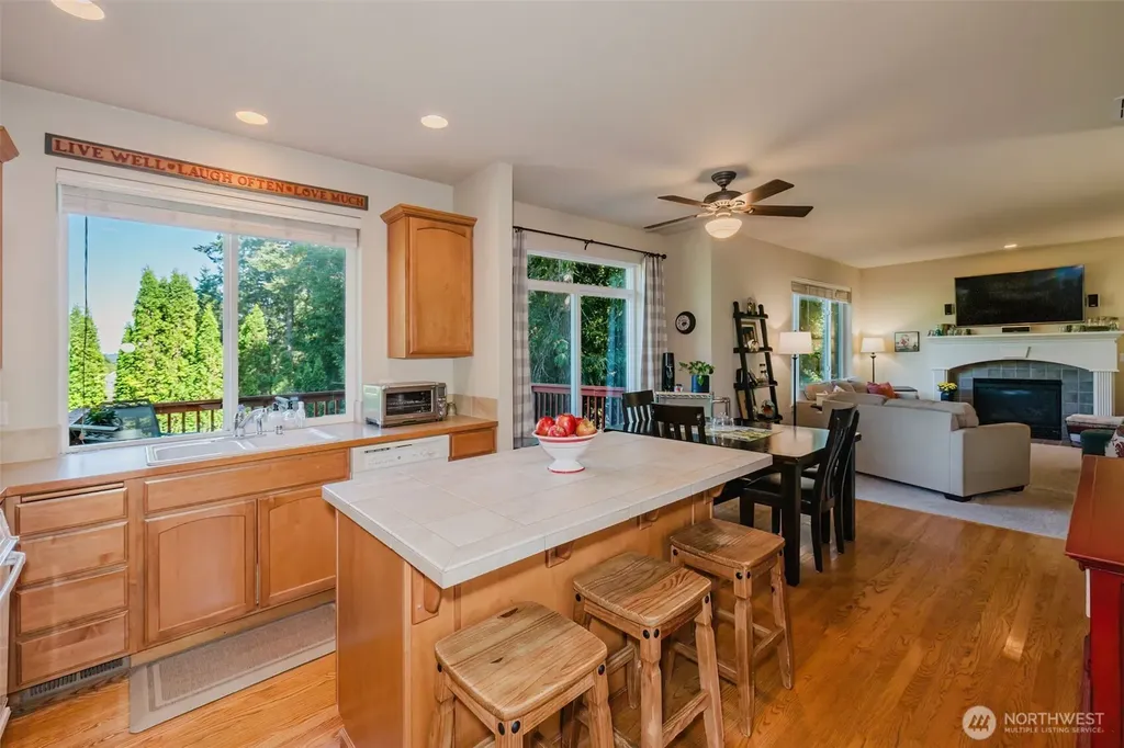 8400 Jeatran Place NW Silverdale WA 98383