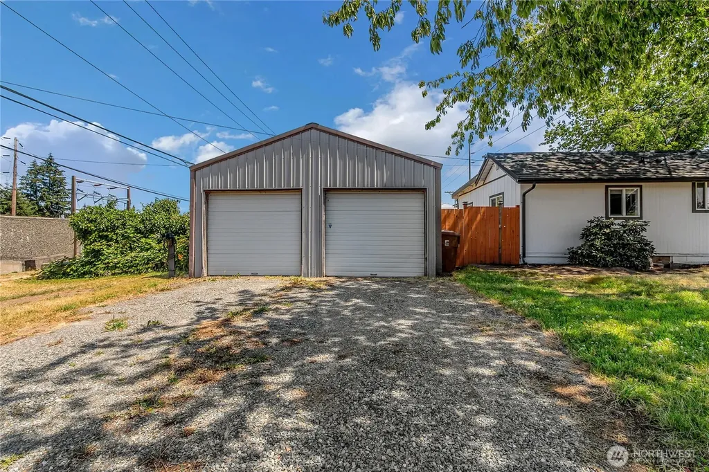 1403 E 64th Street Tacoma WA 98404