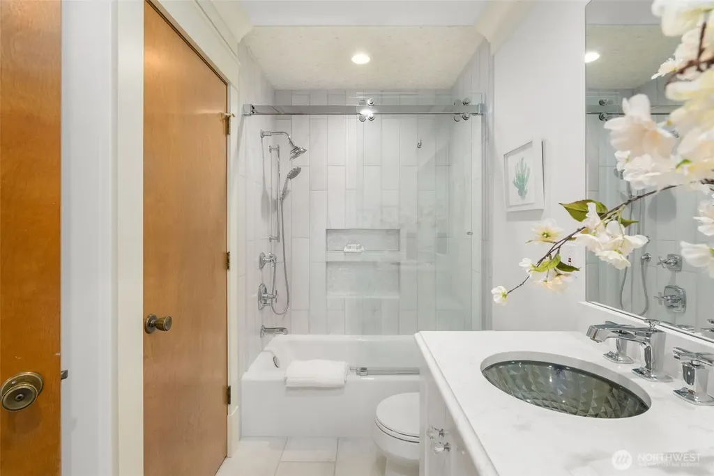 10109 NE Knight Road Bainbridge Island WA 98110
