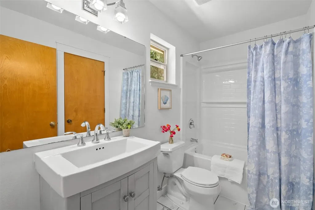 10109 NE Knight Road Bainbridge Island WA 98110