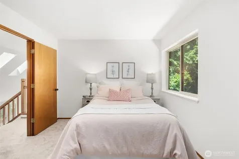 10109 NE Knight Road Bainbridge Island WA 98110