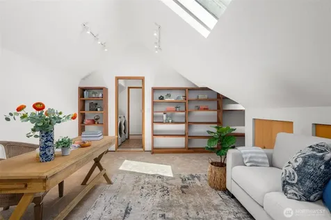 10109 NE Knight Road Bainbridge Island WA 98110