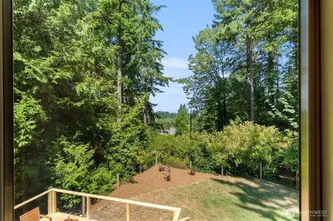 10109 NE Knight Road Bainbridge Island WA 98110