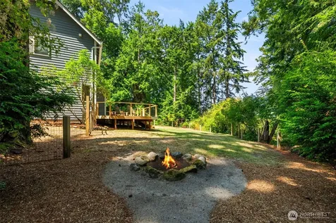 10109 NE Knight Road Bainbridge Island WA 98110