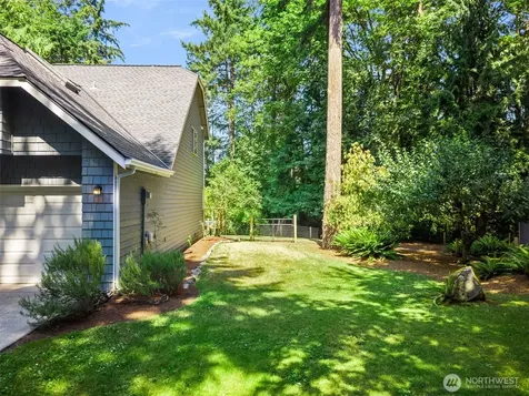 10109 NE Knight Road Bainbridge Island WA 98110