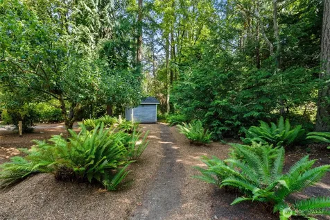 10109 NE Knight Road Bainbridge Island WA 98110