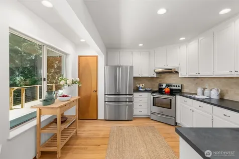 10109 NE Knight Road Bainbridge Island WA 98110