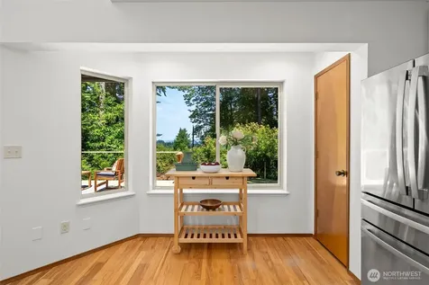 10109 NE Knight Road Bainbridge Island WA 98110