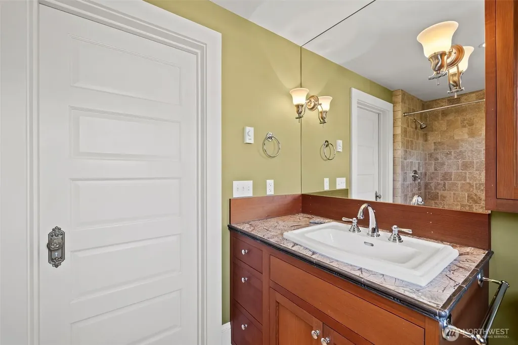 604 W Kinnear Place Seattle WA 98119