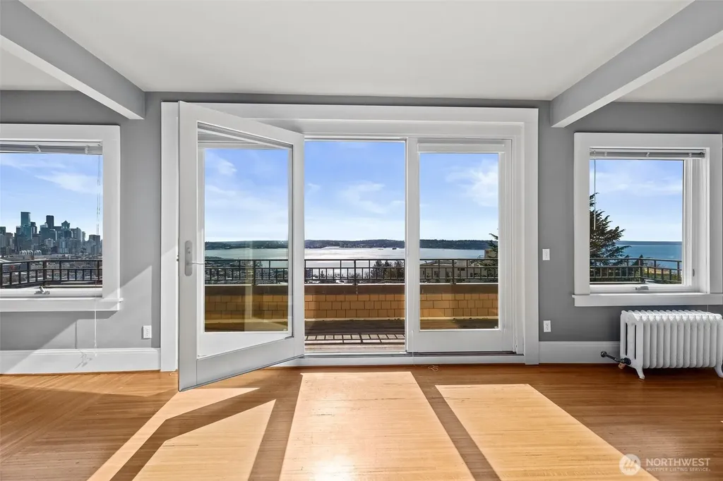 604 W Kinnear Place Seattle WA 98119