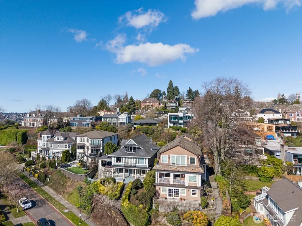 604 W Kinnear Place Seattle WA 98119
