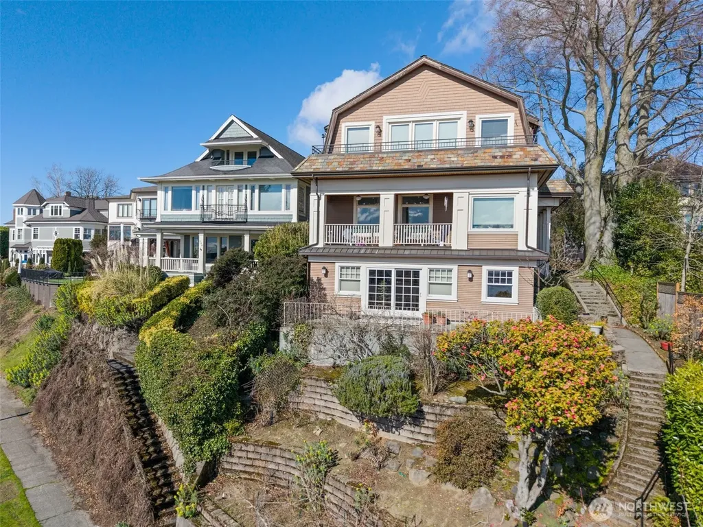 604 W Kinnear Place Seattle WA 98119