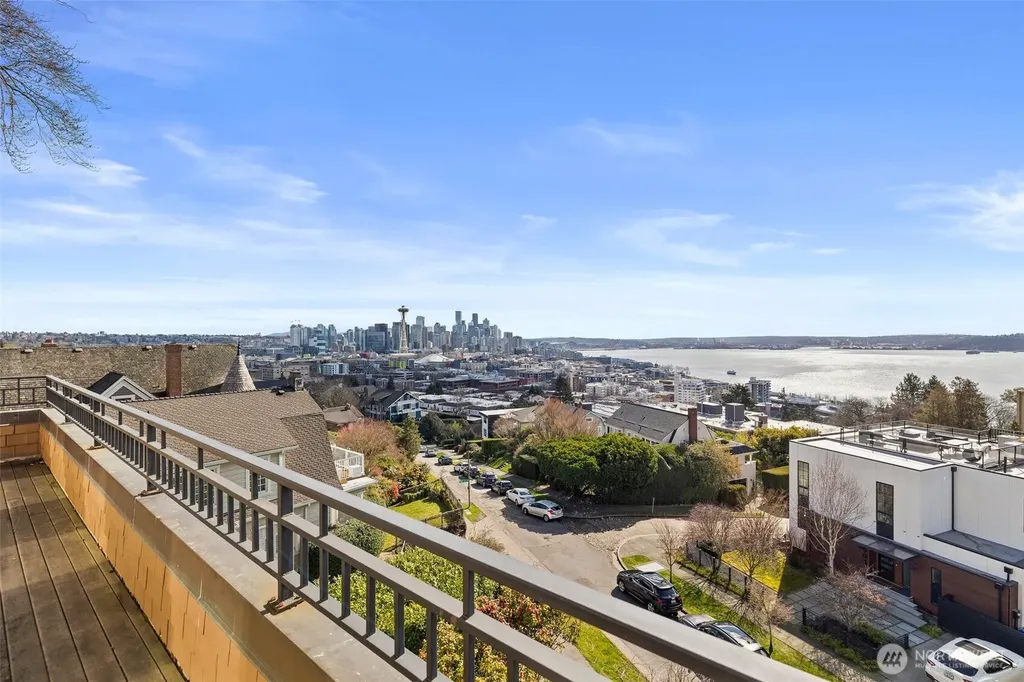 604 W Kinnear Place Seattle WA 98119