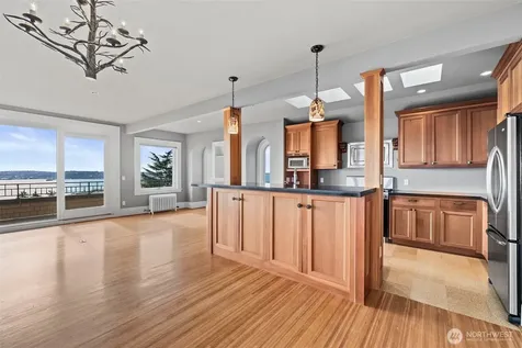 604 W Kinnear Place Seattle WA 98119
