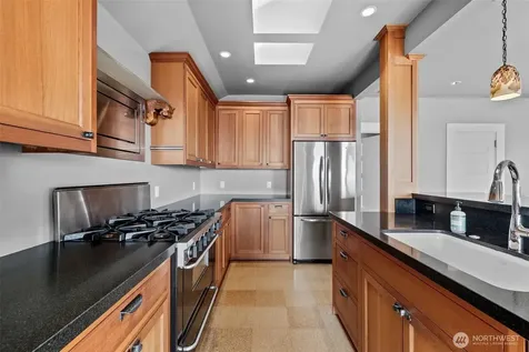 604 W Kinnear Place Seattle WA 98119