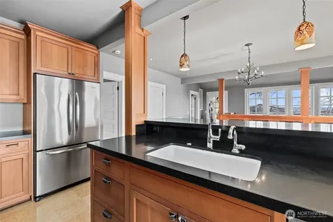 604 W Kinnear Place Seattle WA 98119