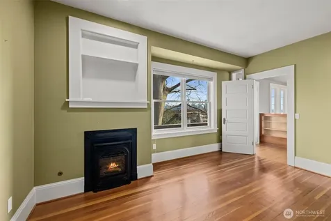 604 W Kinnear Place Seattle WA 98119