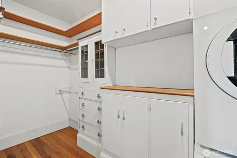 604 W Kinnear Place Seattle WA 98119