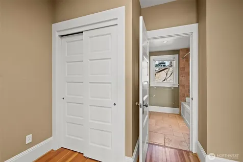 604 W Kinnear Place Seattle WA 98119