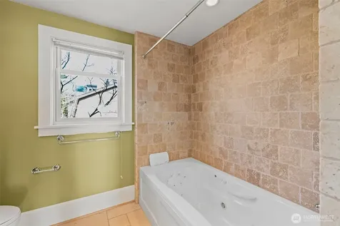 604 W Kinnear Place Seattle WA 98119