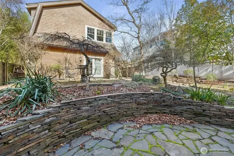 604 W Kinnear Place Seattle WA 98119