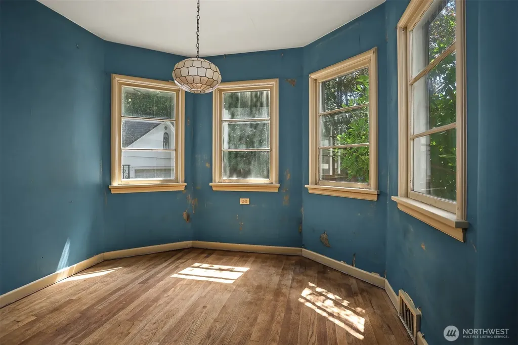 8552 31st Avenue NW Seattle WA 98117