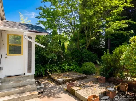8552 31st Avenue NW Seattle WA 98117