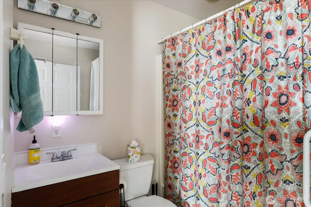 5055 Honeymoon Bay Road Freeland WA 98249