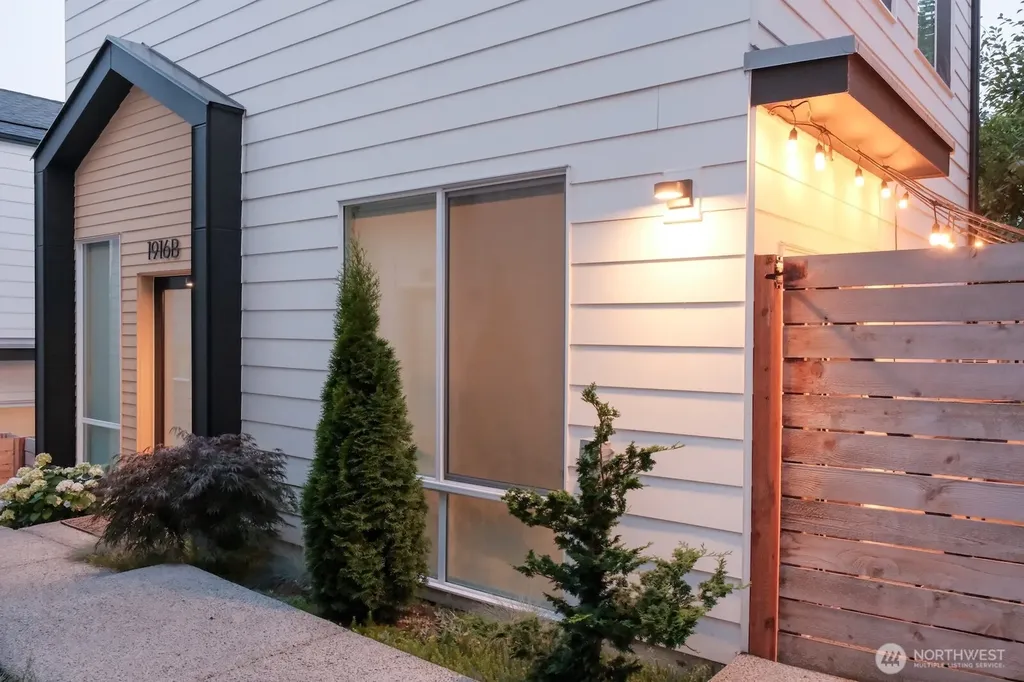 1916 18th Avenue S Seattle WA 98144