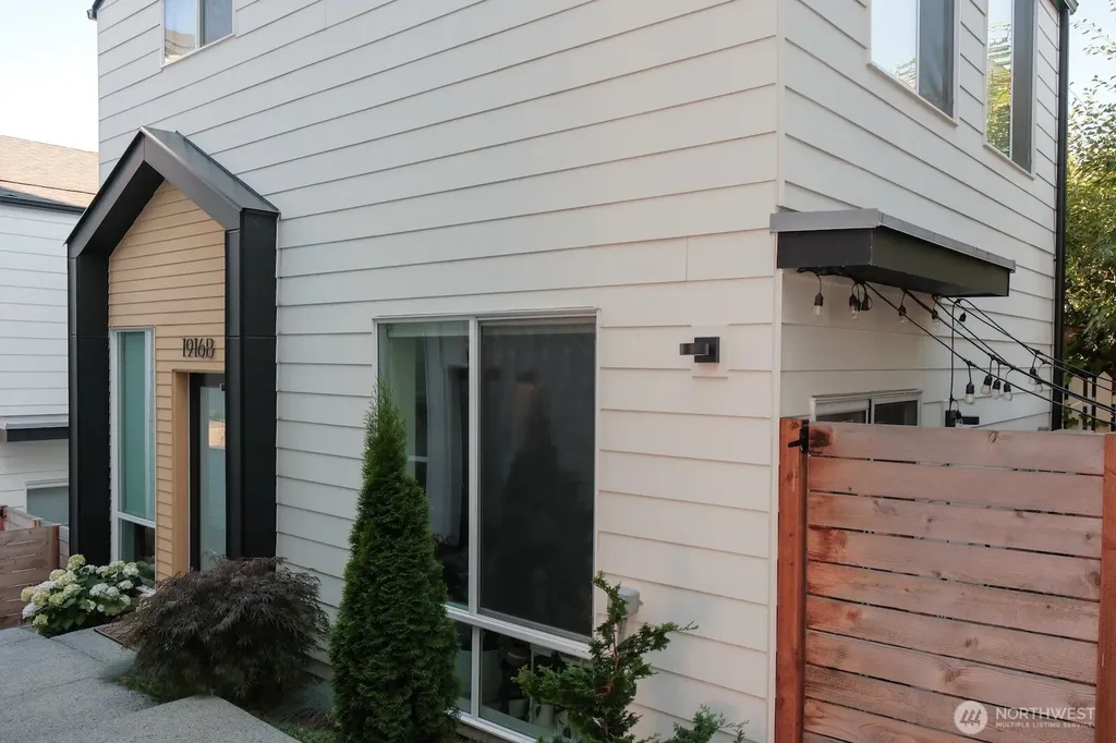 1916 18th Avenue S Seattle WA 98144