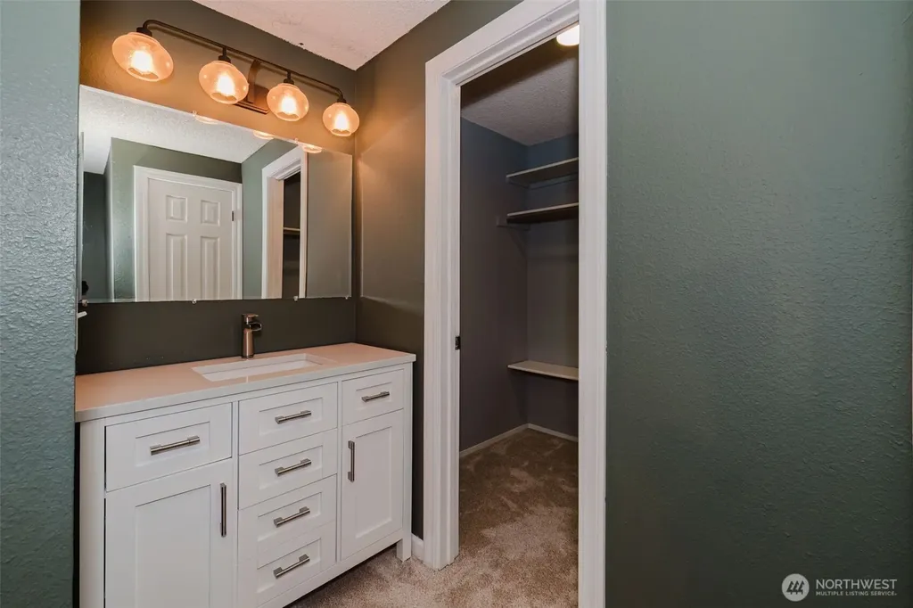 7629 Oak Park Drive NW Bremerton WA 98311
