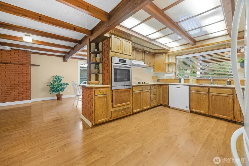 824 NE 194th Street Shoreline WA 98155