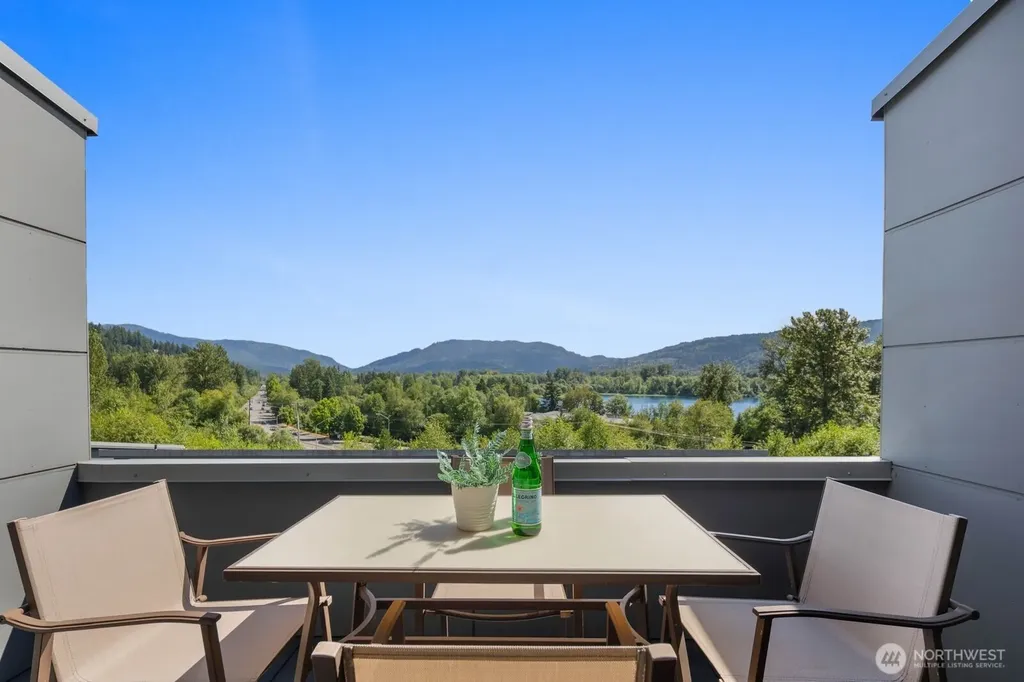 4253 SE 213th Place Issaquah WA 98029