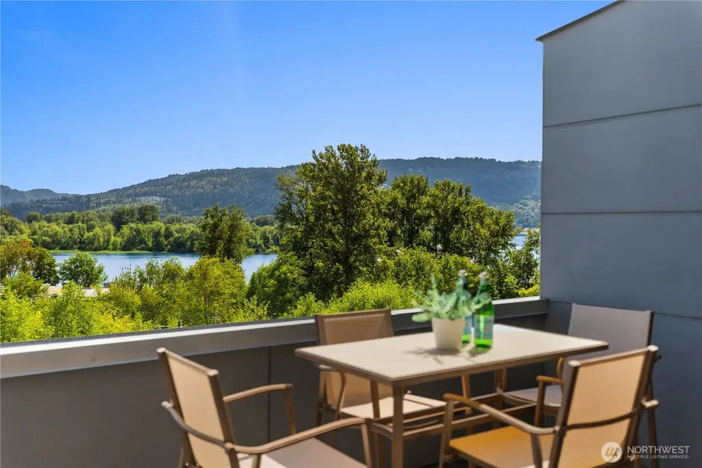 4253 SE 213th Place Issaquah WA 98029