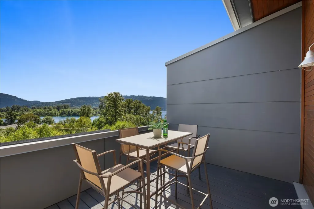 4253 SE 213th Place Issaquah WA 98029