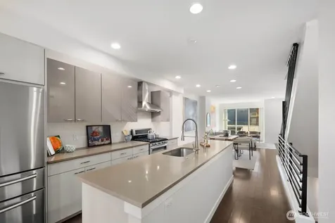 4253 SE 213th Place Issaquah WA 98029