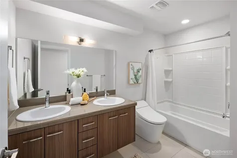 4253 SE 213th Place Issaquah WA 98029