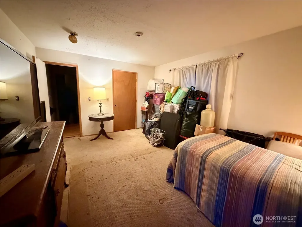 5040 SW Lake Helena Road Port Orchard WA 98367
